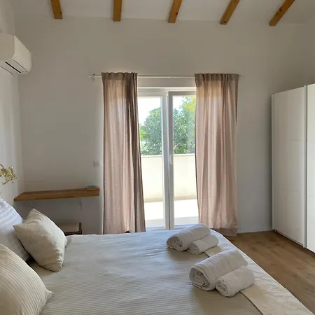 Botanica Apartment *